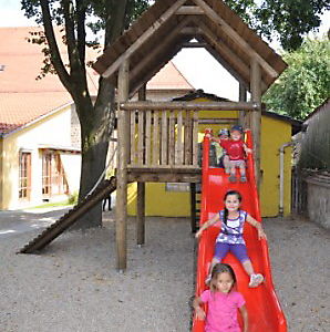 Garten mit Spielplatz_11