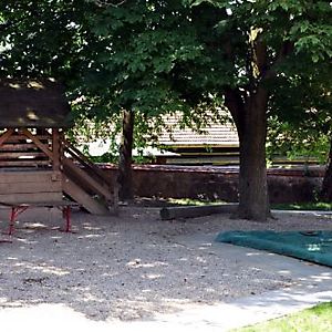 Garten mit Spielplatz_5